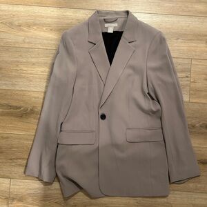 H&M grey blazer with black lining. Size: S #formalwear #blazer